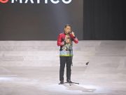 WALI KOTA ERI CAHYADI KENALKAN BUSANA UMKM HINGGA KE MANCANEGARA MELALUI SURABAYA FASHION PARADE