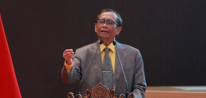 plt-menteri-kominfo-mahfud-md-dan-panglima-tni-laksamana-tni-yudo-margono-menghadiri-literasi-digital-sektor-pemerintahan-di-m-9_169