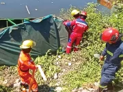 Berpapasan dengan Truk, Oleng, Odong-Odong Angkut 14 Penumpang Nyebur ke Sungai