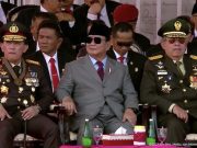 Duduk Samping Prabowo, Ini Gaya SBY Full Seragam di HUT TNI