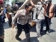 Terpeleset Paving, Perempuan 18 Tahun Asal Surabaya Tewas Terlindas Truk di Gedangan Sidoarjo