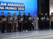 PEMKOT SURABAYA RAIH PENGHARGAAN MEDIA SOSIAL TERBAIK DI AMH KEMENKOMINFO 2023