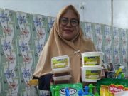 PENDAMPINGAN DOSEN UWP PADA USAHA BUMBU DAN SAMBAL BOTOL TYAS KITCHEN DI SURABAYA