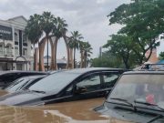 Banjir Bekasi, Banyak Kendaraan Terendam Air Warga Dihimbau Waspada