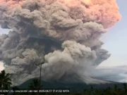 Erupsi Gunung Lewotobi Laki-laki Tinggi Kolom Abu Mencapai 10.000 Meter