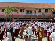 Masa Pengenalan Lingkungan Sekolah Dimulai, Wali Kota Surabaya Ajak Orang Tua Aktif Dukung Karakter Anak