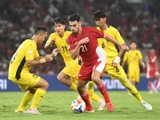 Garuda Muda Tahan Harimau Malaya! Duel Panas Indonesia vs Malaysia Berakhir Imbang, Tapi Salto Jens Raven Jadi Momen Paling Viral