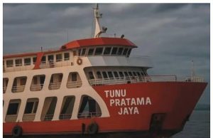 Pencarian Kapal KMP Tunu Pratama Jaya yang Tenggelam Kerahkan Pesawat Dan Helikopter