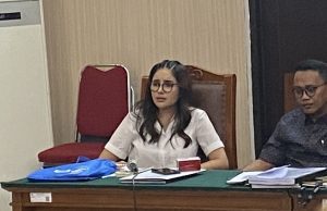 Flashdisk, Rompi, dan Romantika Ruang Sidang: Drama Satu Babak Bernama Nikita