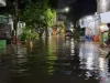 Surabaya Banjir Lagi Setelah Hujan Deras, Damkar Turun Tangan Sedot Genangan Banjir Surabaya